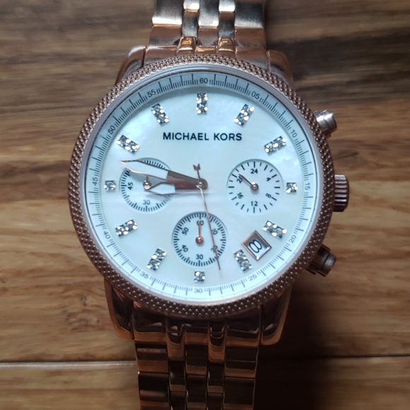 Michael Kors Rose Gold Watch - Picture 3 of 3